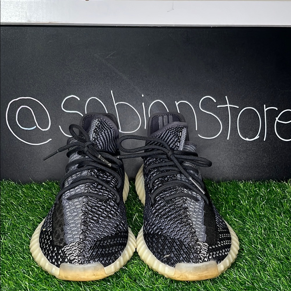 Adidas Yeezy 350 V2 Carbon Used